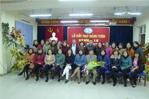 Lễ kết nạp Đảng viên mới, đồng chí Đào Minh Cảnh - giáo viên môn Toán